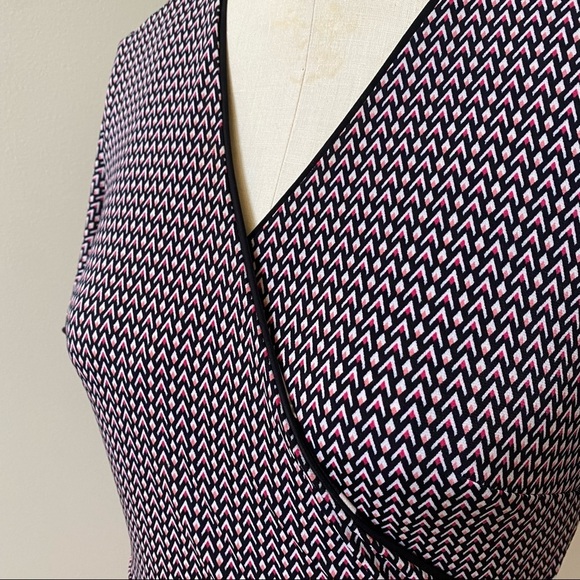 White House Black Market Reversable Floral/Geo Print Faux Wrap Dress Size 2 - Picture 7 of 8